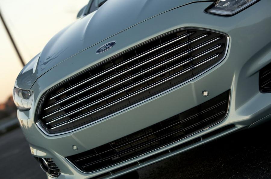  Ford Fusion Hybrid SE 2013 года  (фото 3 из 26)